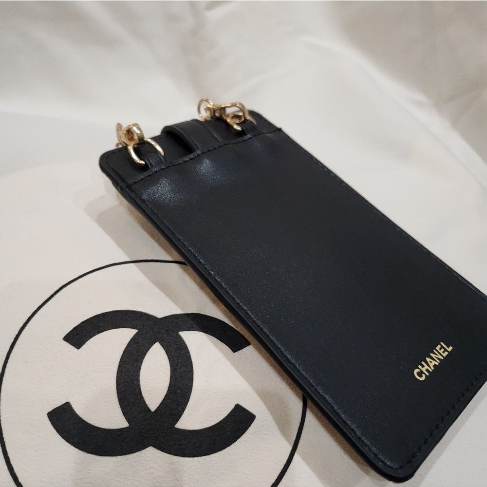 Coco Crush Black Leather Phone Case with Chain - Picture 7 of 10